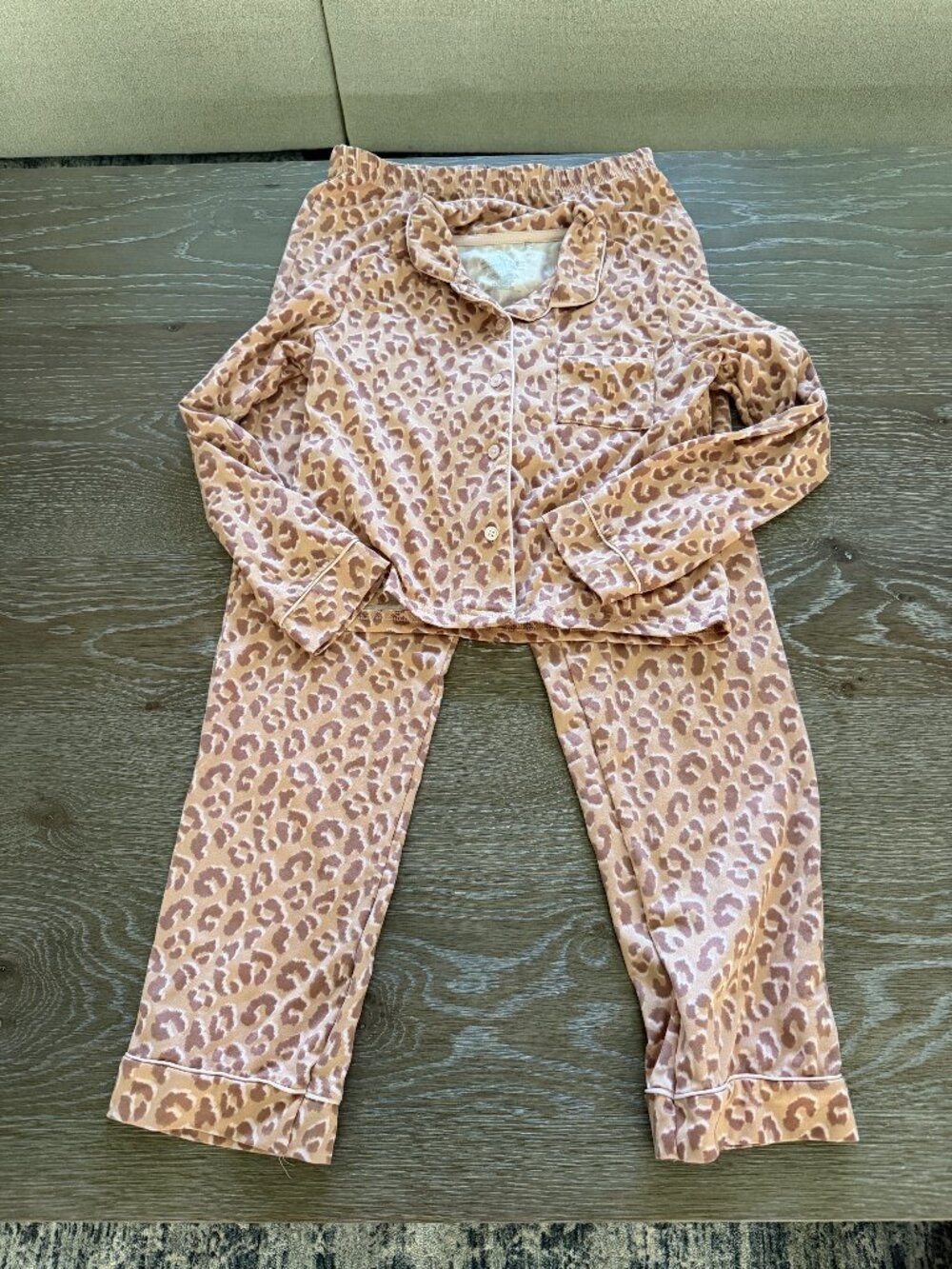 EUC Tahari Girl leopard print 2 piece pajama set long sleeve pants size 10/12
